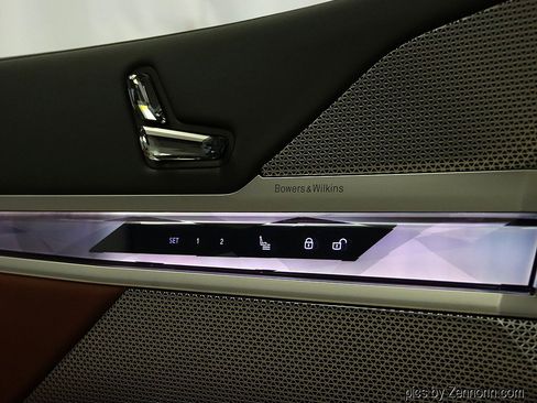 Used 2025 BMW 740i xDrive w/ Executive Package image 27