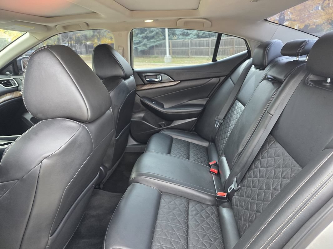 Used 2017 Nissan Maxima Platinum FWD image 17