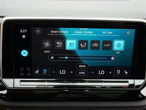 Certified 2025 Volkswagen Atlas SE image 33