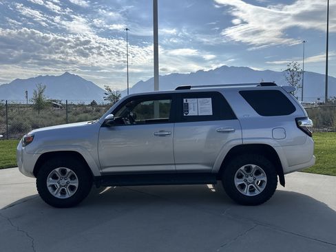 Used 2021 Toyota 4Runner SR5 Premium AWD/4WD image 2
