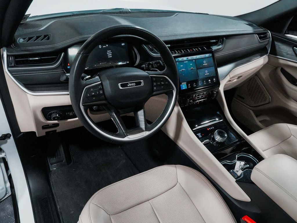Used 2023 Jeep Grand Cherokee L Limited w/ Luxury Tech Group II AWD/4WD image 17