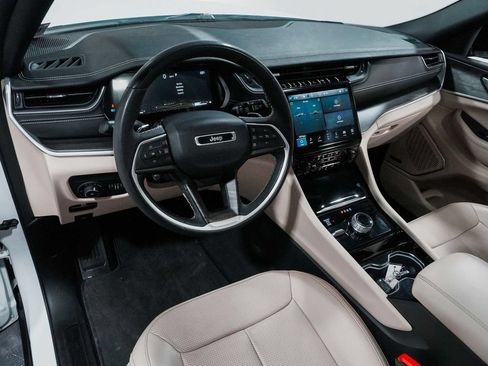 Used 2023 Jeep Grand Cherokee L Limited w/ Luxury Tech Group II AWD/4WD image 17