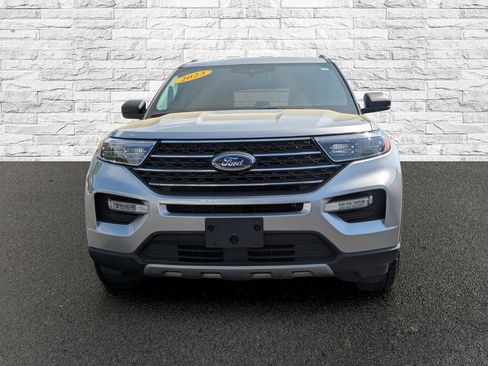Used 2023 Ford Explorer XLT w/ Equipment Group 202A RWD image 3
