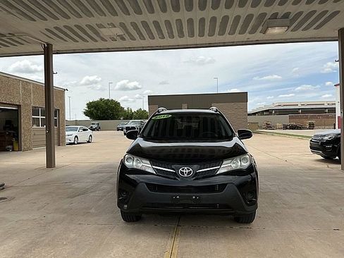 Used 2015 Toyota RAV4 LE FWD image 2