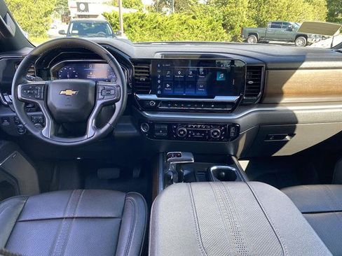 Used 2025 Chevrolet Silverado 1500 High Country AWD/4WD image 55