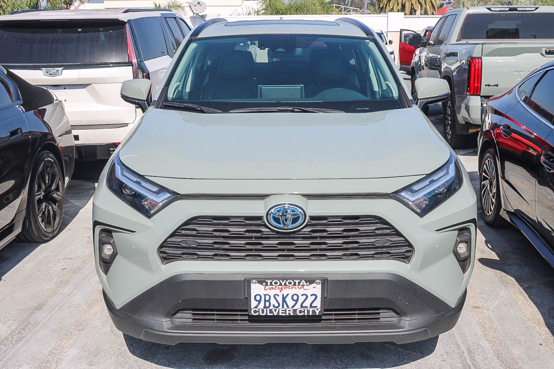 Used 2022 Toyota RAV4 XLE Premium AWD/4WD image 3