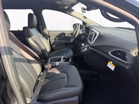New 2026 Chrysler Voyager LX image 15