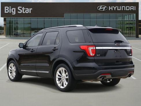 Used 2019 Ford Explorer XLT w/ Equipment Group 202A image 3