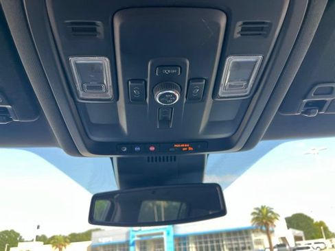 Used 2025 Chevrolet Suburban Premier RWD image 32