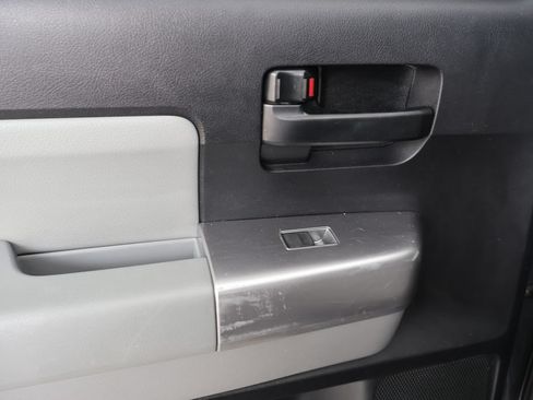Used 2019 Toyota Sequoia SR5 AWD/4WD image 47