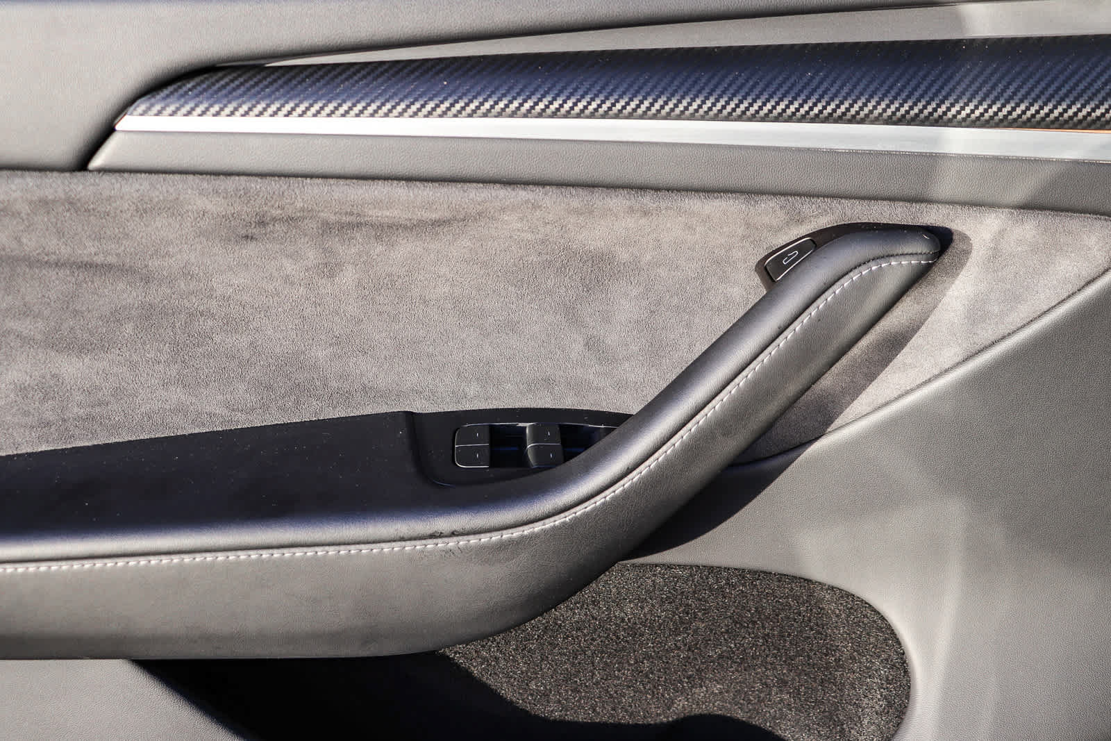 Used 2024 Tesla Model Y Long Range AWD/4WD image 22