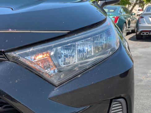 Used 2019 Toyota RAV4 LE w/ Carpet Mat Package image 28