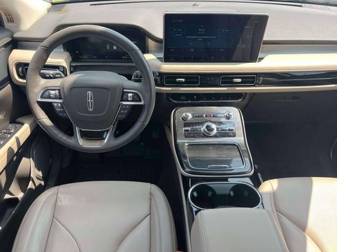 Used 2022 Lincoln Nautilus AWD w/ Premium Package image 14