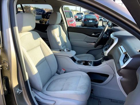 Used 2023 GMC Acadia SLE w/ Driver Convenience Package image 9