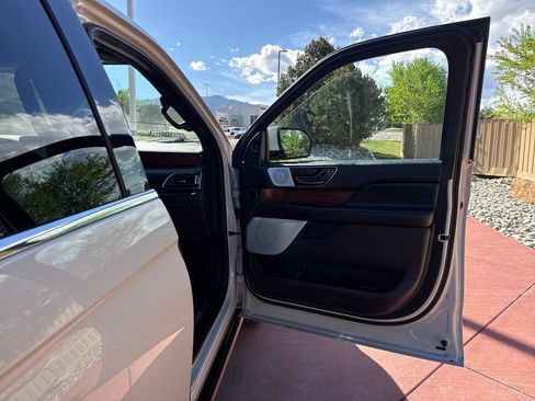 Used 2021 Lincoln Navigator L Reserve AWD/4WD image 29