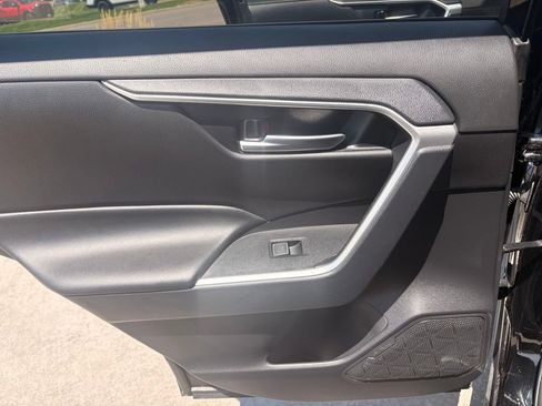 Used 2025 Toyota RAV4 XLE AWD/4WD image 26