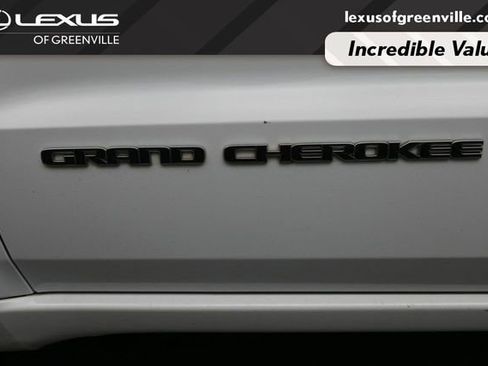 Used 2017 Jeep Grand Cherokee Overland w/ Jeep Active Safety Group AWD/4WD image 10