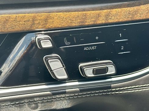 Used 2023 Jeep Grand Wagoneer 4WD image 12