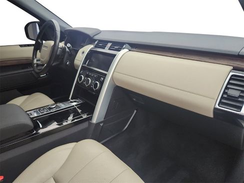Used 2020 Land Rover Discovery HSE image 26