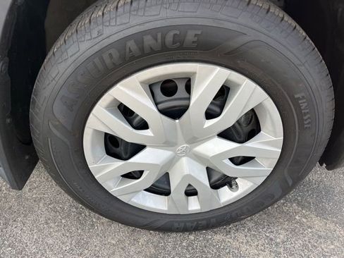 Used 2022 Toyota Corolla Cross L FWD image 2