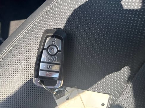 Used 2025 Ford Expedition Platinum AWD/4WD image 42