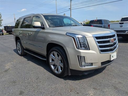 Used 2016 Cadillac Escalade Luxury AWD/4WD image 9