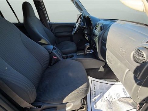 Used 2003 Jeep Liberty Sport image 18