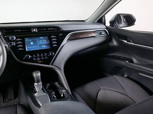 Used 2018 Toyota Camry LE FWD image 17