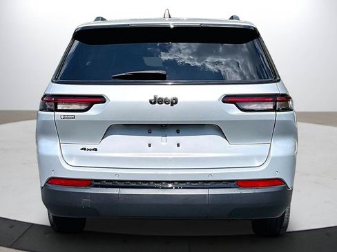 Used 2023 Jeep Grand Cherokee L Laredo AWD/4WD image 8