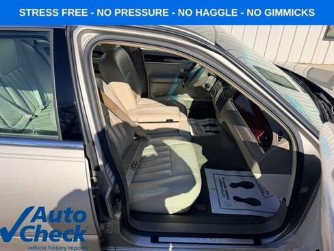 Used 2003 Lincoln Town Car Signature image 31