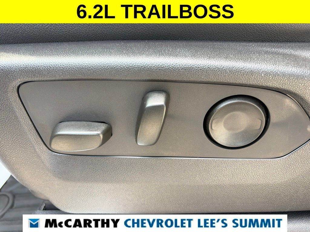 Used 2023 Chevrolet Silverado 1500 LT Trail Boss w/ Convenience Package II AWD/4WD image 49
