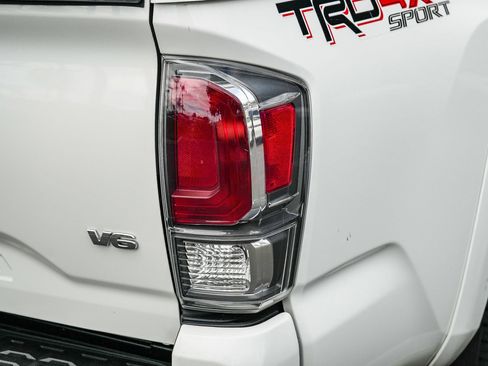 Used 2021 Toyota Tacoma TRD Sport w/ Technology Package AWD/4WD image 7