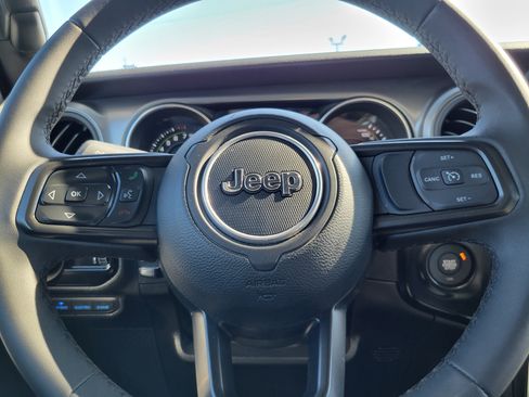 Used 2023 Jeep Wrangler Unlimited w/ 8.4" Radio Group AWD/4WD image 8