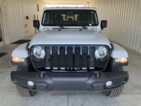 Used 2023 Jeep Gladiator Willys image 24