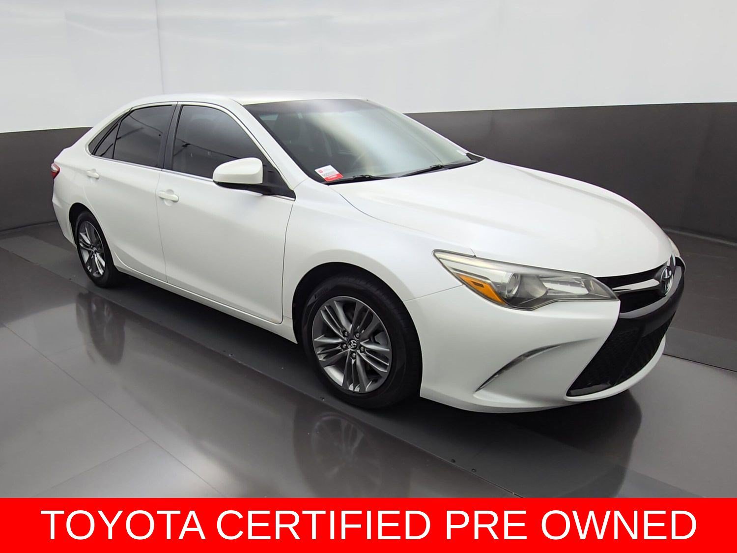 Used 2017 Toyota Camry SE FWD image 1