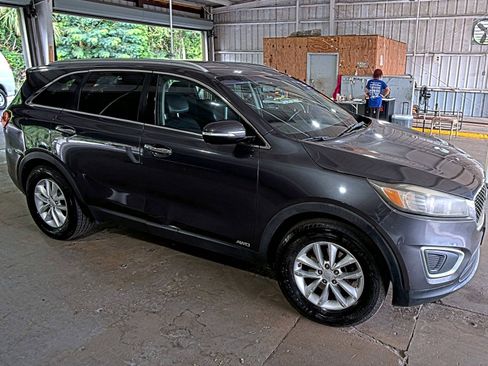 Used 2017 Kia Sorento AWD w/ LX Convenience Package image 5