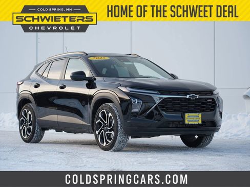 Used 2025 Chevrolet Trax RS w/ Sunroof Package image 1