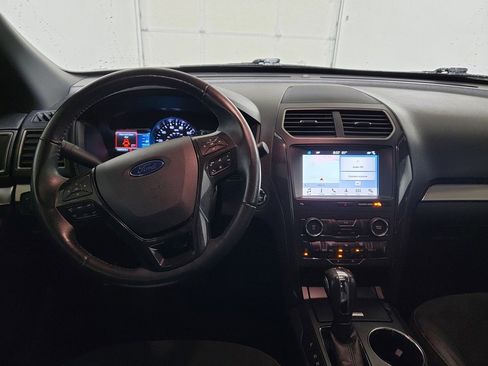 Used 2019 Ford Explorer XLT w/ Equipment Group 202A FWD image 12