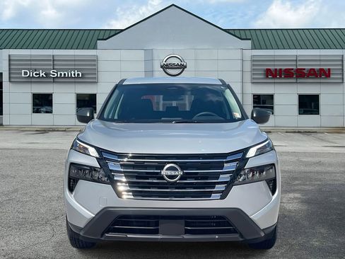 Used 2025 Nissan Rogue S image 2