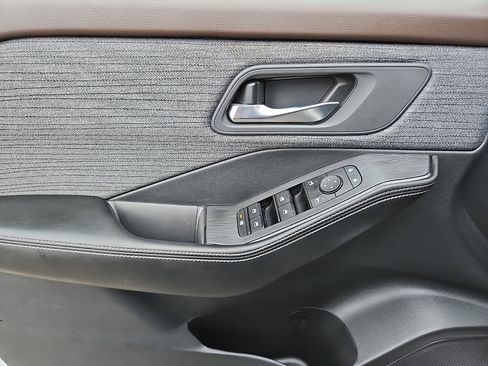 Certified 2023 Nissan Rogue SV image 12