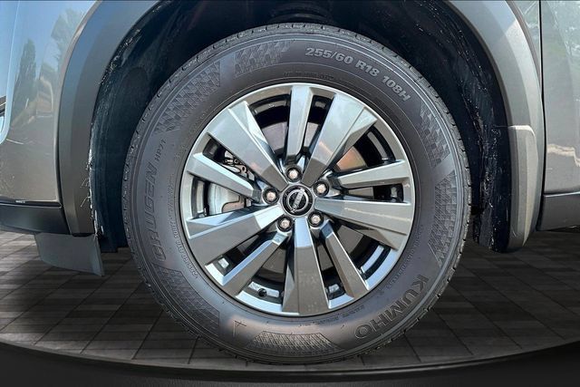 Used 2025 Nissan Pathfinder SV AWD/4WD image 32