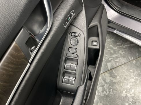 Used 2018 Honda Accord Touring image 9