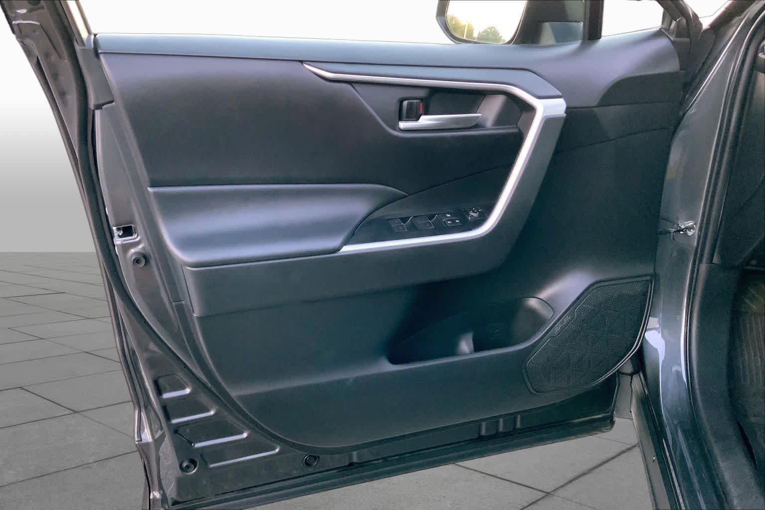 Used 2023 Toyota RAV4 XLE AWD/4WD image 19