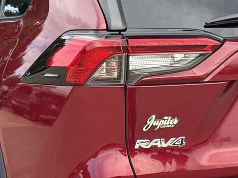 Used 2020 Toyota RAV4 XLE Premium FWD image 7