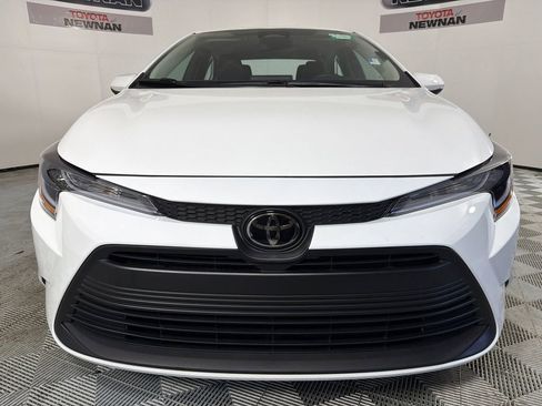 Used 2025 Toyota Corolla LE image 8