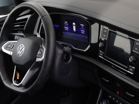 Certified 2022 Volkswagen Jetta SE image 19