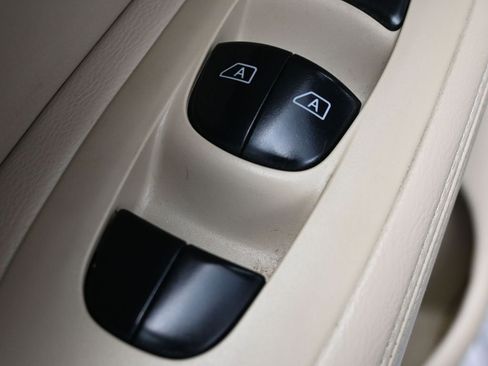 Used 2020 Nissan Pathfinder SL w/ Cargo Package image 16