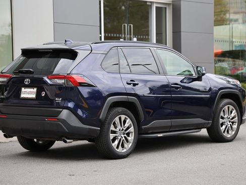 Used 2019 Toyota RAV4 XLE Premium w/ Cold Weather Package AWD/4WD image 4