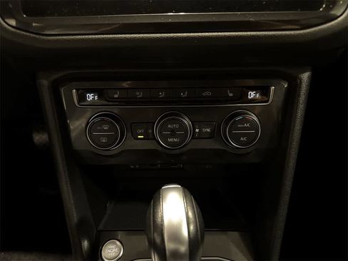 Used 2018 Volkswagen Tiguan SEL image 20