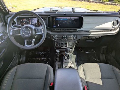 Used 2025 Jeep Wrangler Unlimited Sahara AWD/4WD image 15